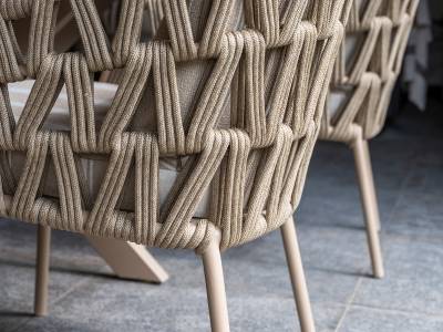 4 Seasons Outdoor Beverly Dining Stuhl inkl. 2 Kissen, latte