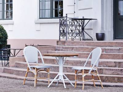 Sika Design AFFÄIRE Nicole Gartentisch Aluminium weiß, Teak-Tischplatte, Ø 80cm